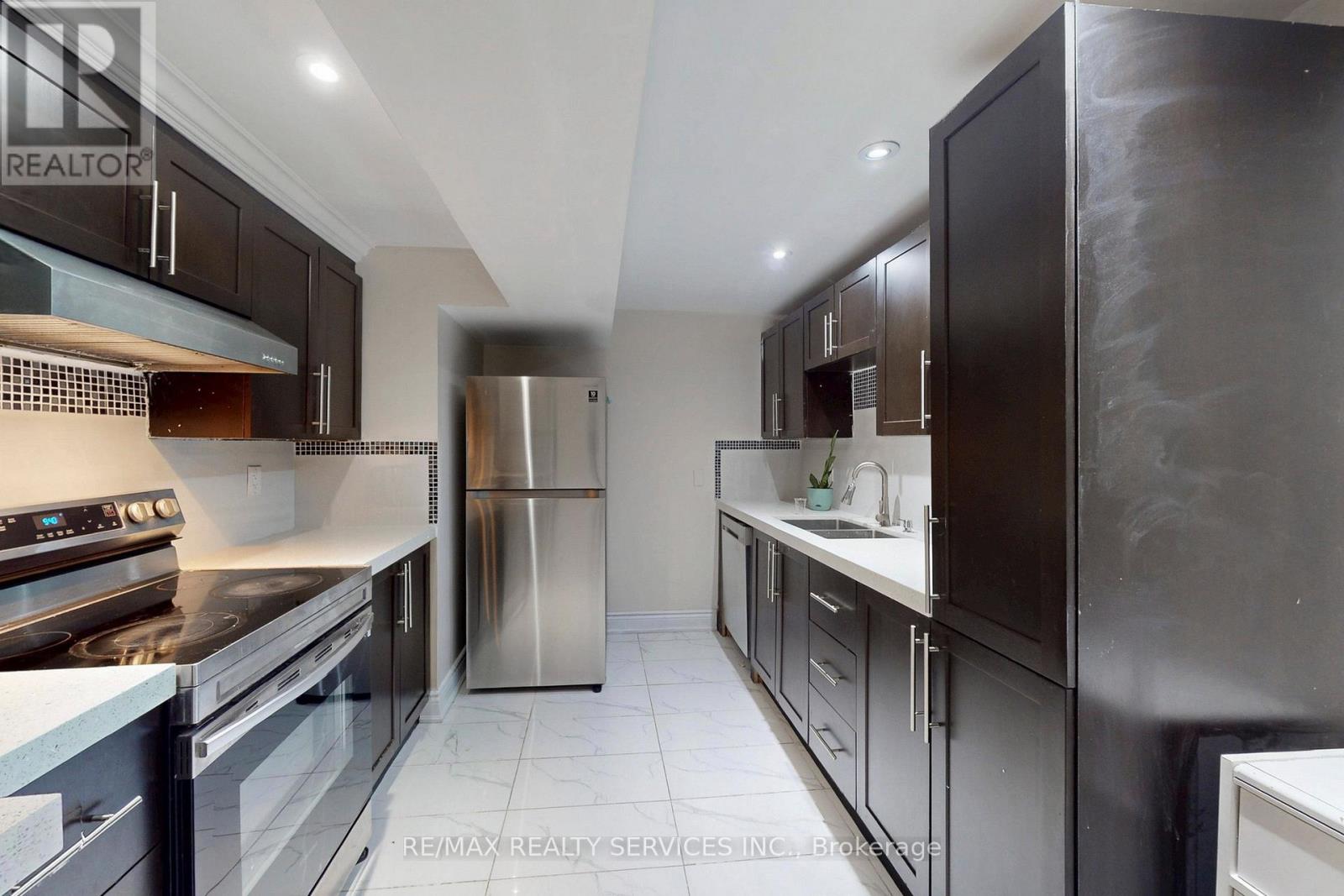 Bsmt - 28 Lavallee Crescent, Brampton, Ontario  L6X 0E4 - Photo 12 - W12531036