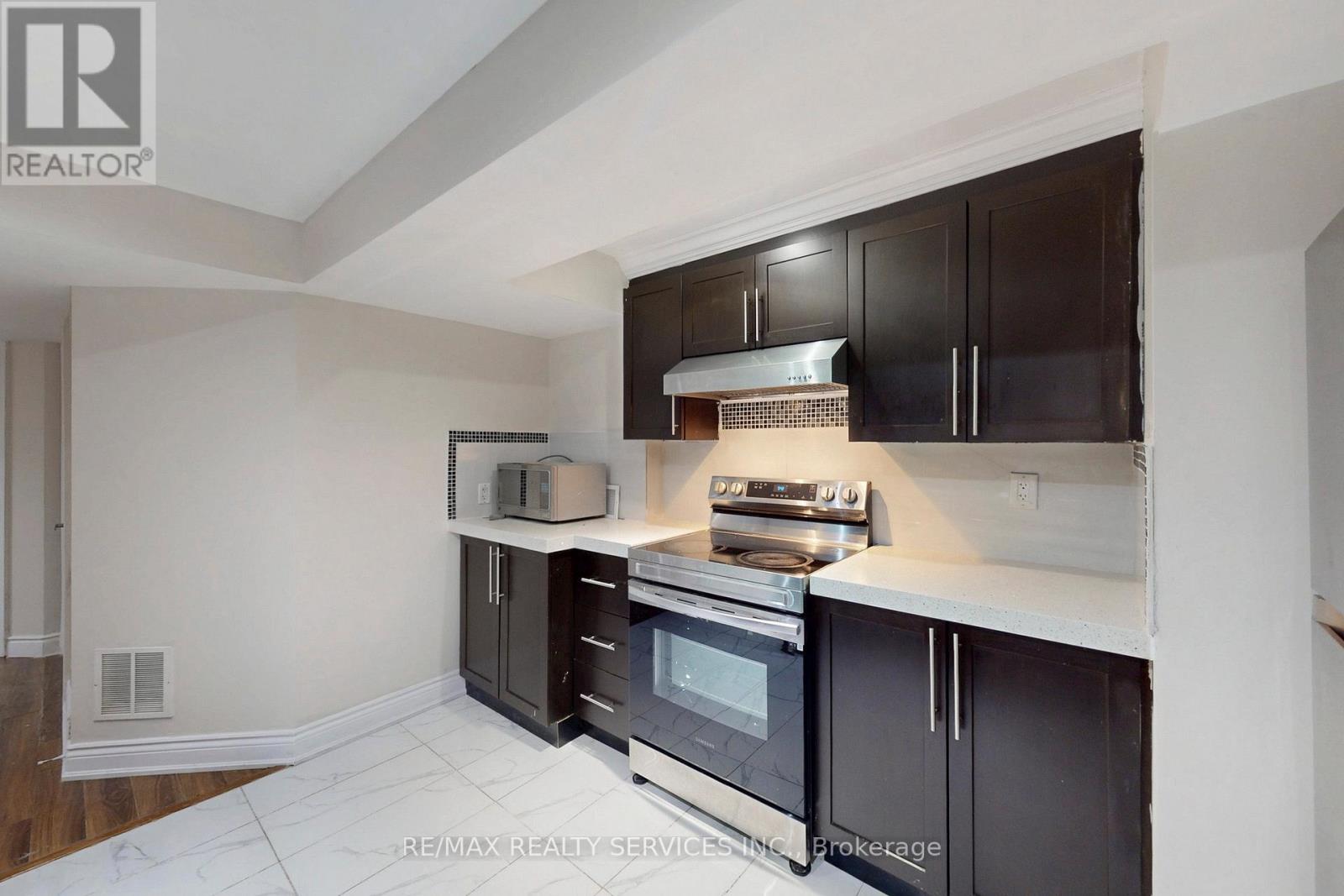 Bsmt - 28 Lavallee Crescent, Brampton, Ontario  L6X 0E4 - Photo 13 - W12531036