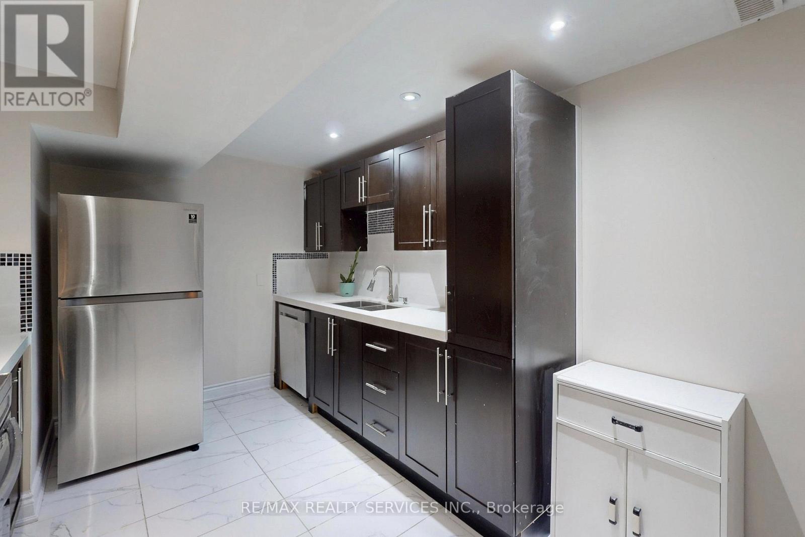 Bsmt - 28 Lavallee Crescent, Brampton, Ontario  L6X 0E4 - Photo 14 - W12531036