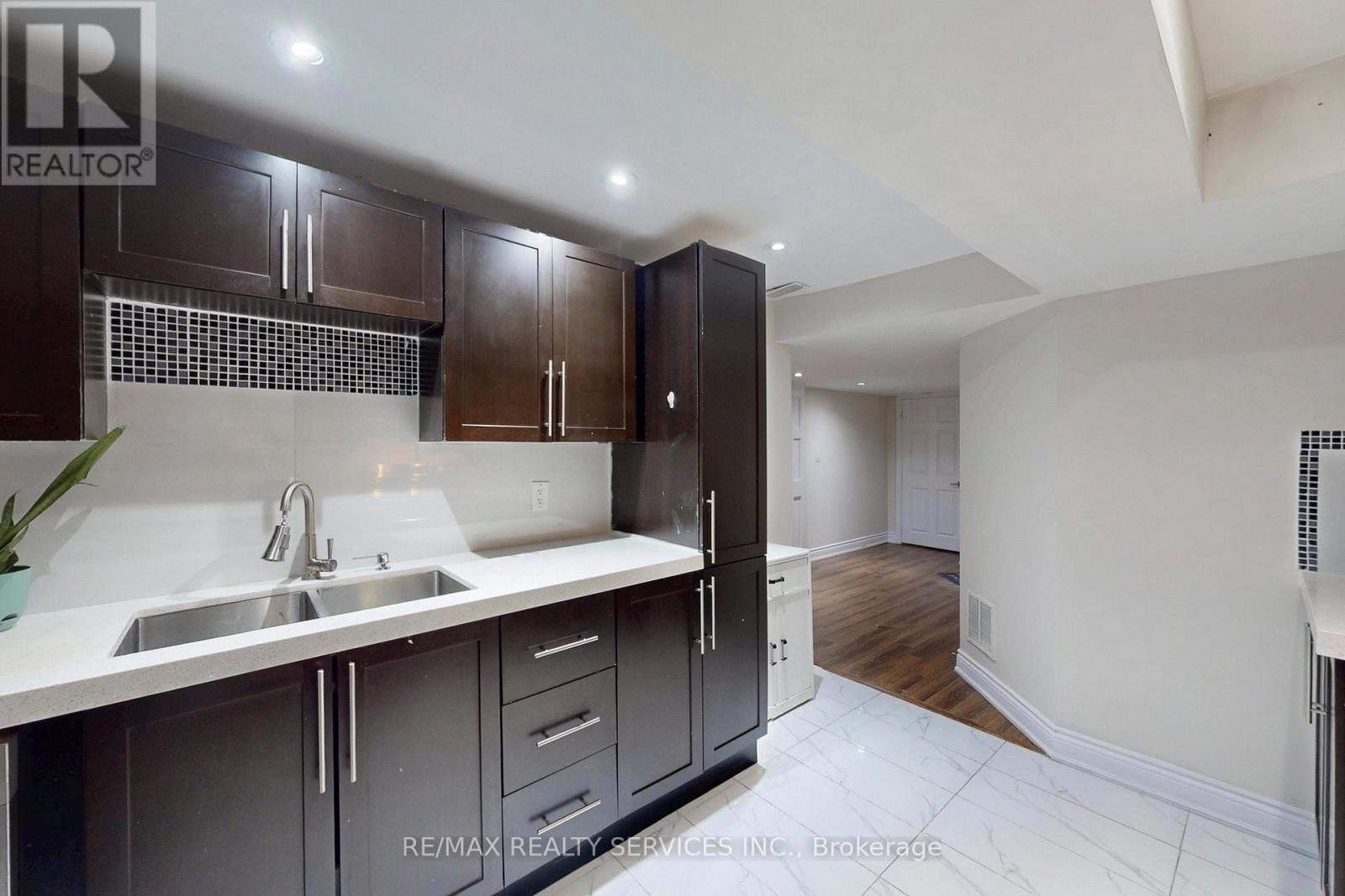 Bsmt - 28 Lavallee Crescent, Brampton, Ontario  L6X 0E4 - Photo 16 - W12531036