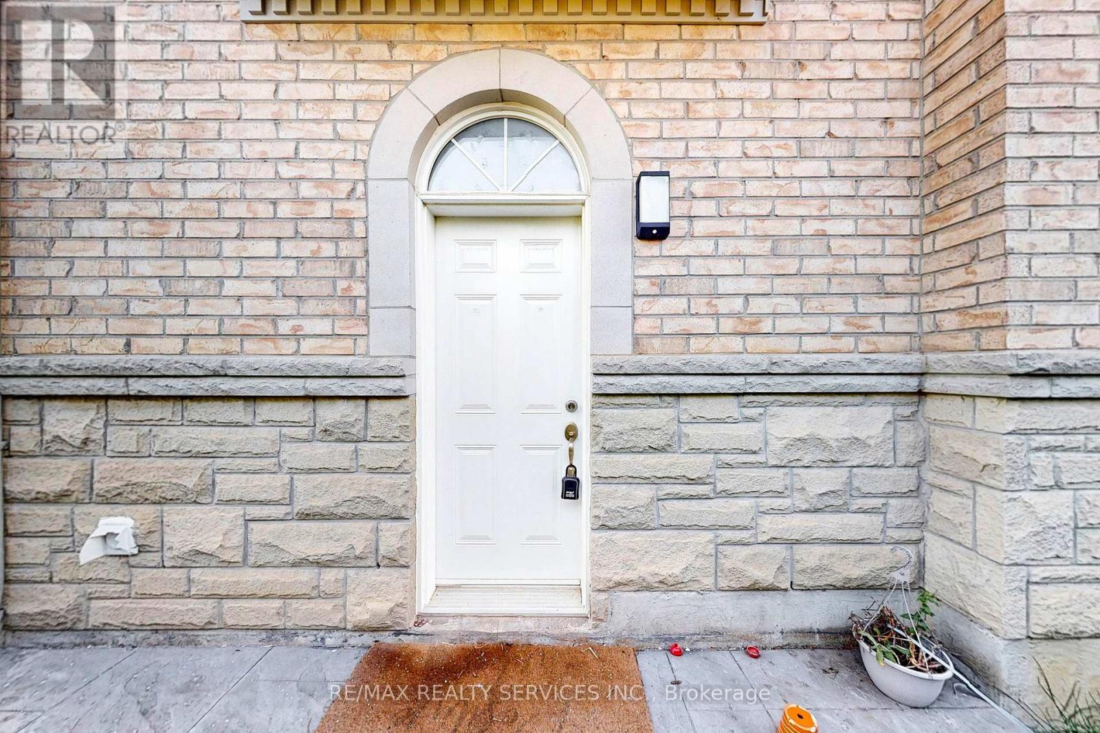 Bsmt - 28 Lavallee Crescent, Brampton, Ontario  L6X 0E4 - Photo 3 - W12531036