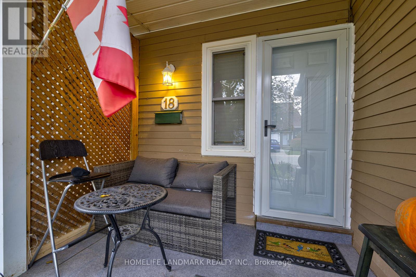 18 - 2185 Fairchild Boulevard, Burlington, Ontario  L7P 3P6 - Photo 2 - W12531040