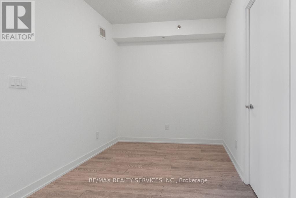 B906 - 3200 Dakota Common, Burlington, Ontario  L7M 2A7 - Photo 10 - W12531072