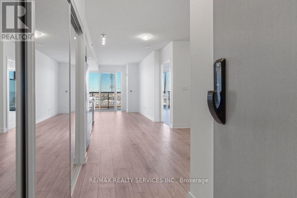 B906 - 3200 Dakota Common, Burlington, Ontario  L7M 2A7 - Photo 2 - W12531072