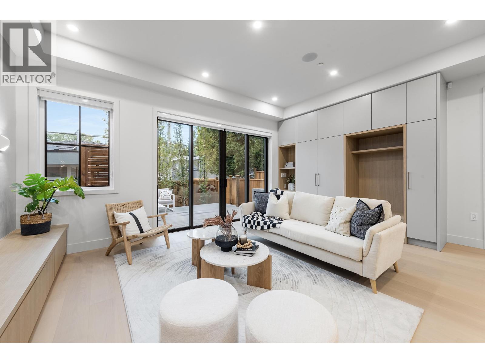 2134 E 10th Avenue, Vancouver, British Columbia  V5N 1Y1 - Photo 2 - R3066420