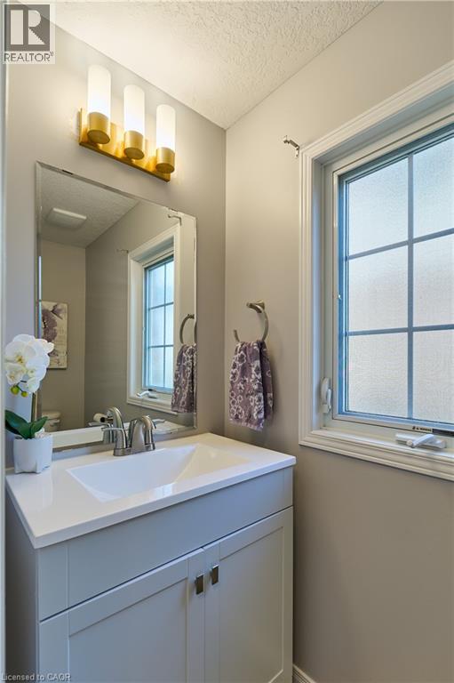 212 Red Clover Court, Kitchener, Ontario  N2E 4J5 - Photo 5 - 40787239