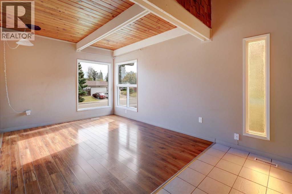 529 Sabrina Road Sw, Calgary, Alberta  T2T 4M9 - Photo 4 - A2263652