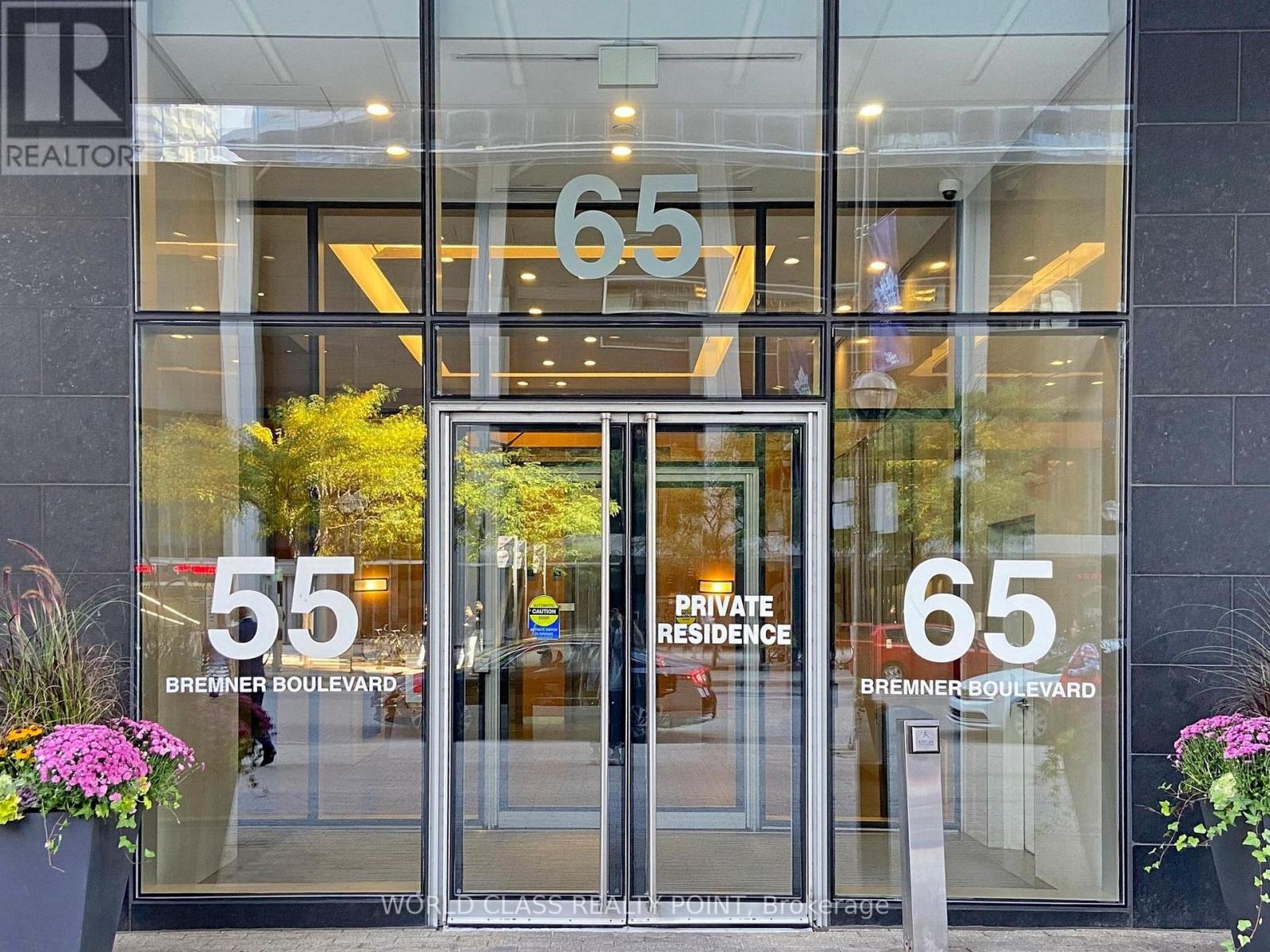 2001 - 55 BREMNER BOULEVARD, Toronto, Ontario