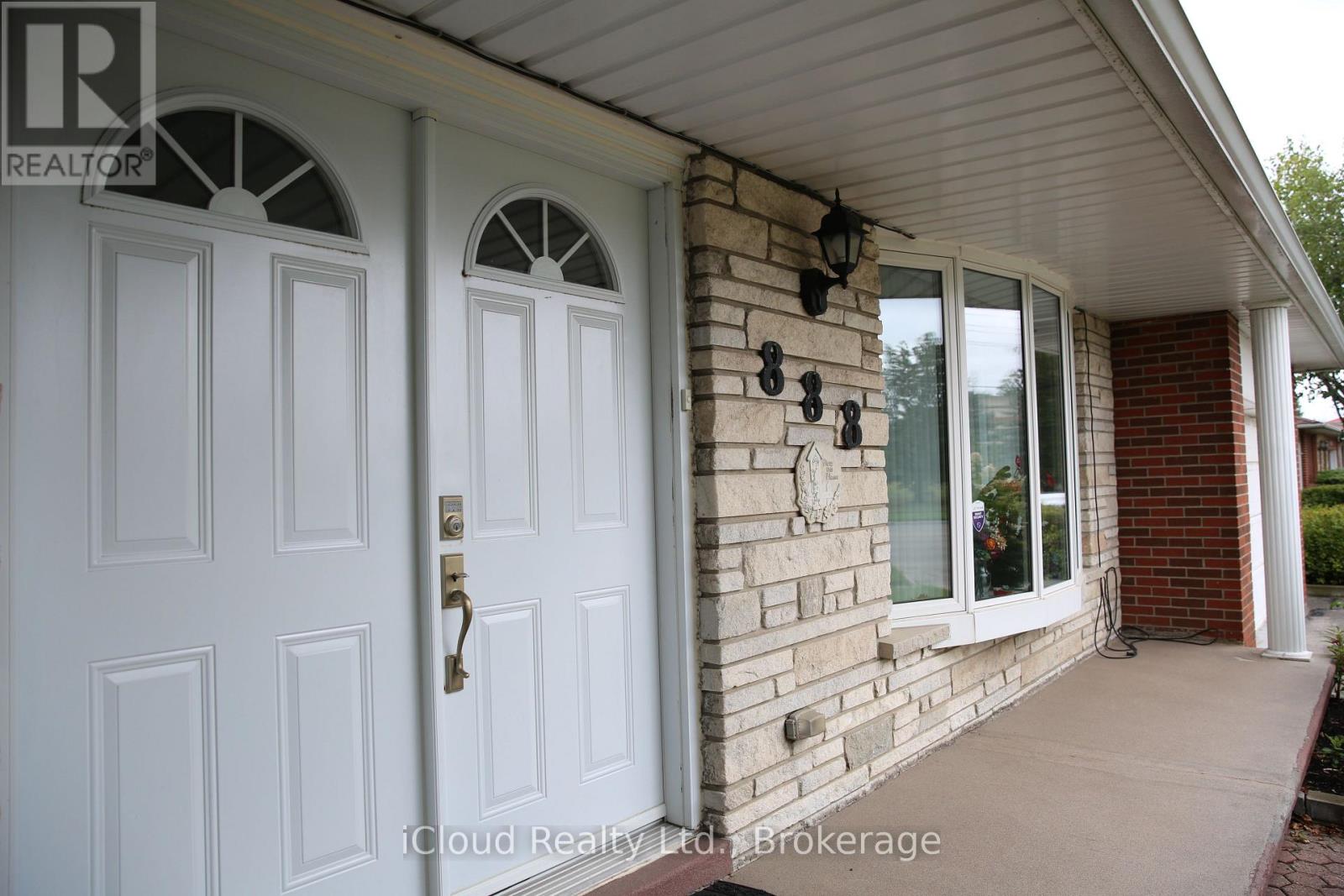 888 Bloor Street, Mississauga, Ontario L4Y 2M9 - Photo 2 - W12439281