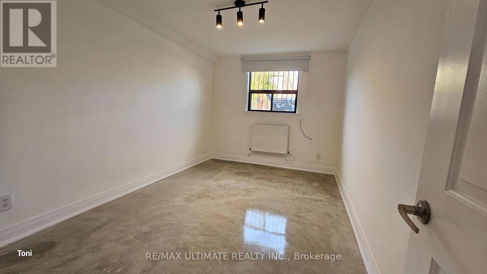 Lower - 8 Carrington Avenue, Toronto, Ontario  M6E 2C3 - Photo 20 - W12530620