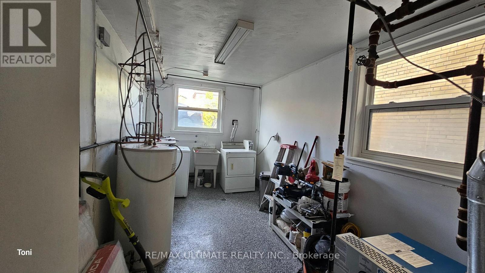 Lower - 8 Carrington Avenue, Toronto, Ontario  M6E 2C3 - Photo 22 - W12530620