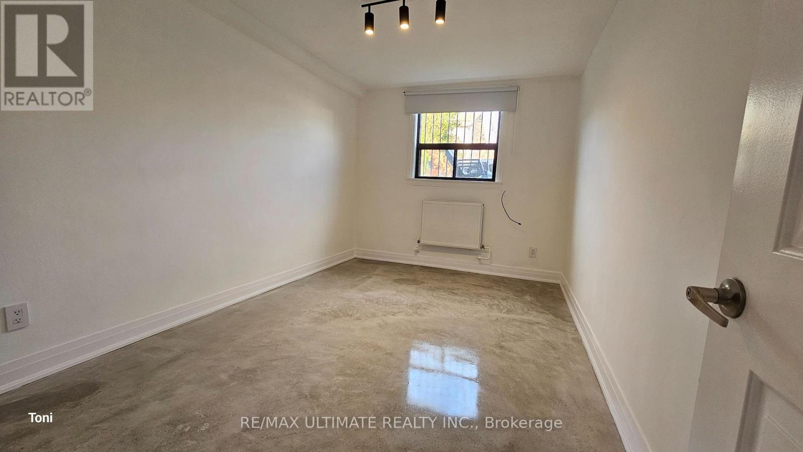 Lower - 8 Carrington Avenue, Toronto, Ontario  M6E 2C3 - Photo 21 - W12530620