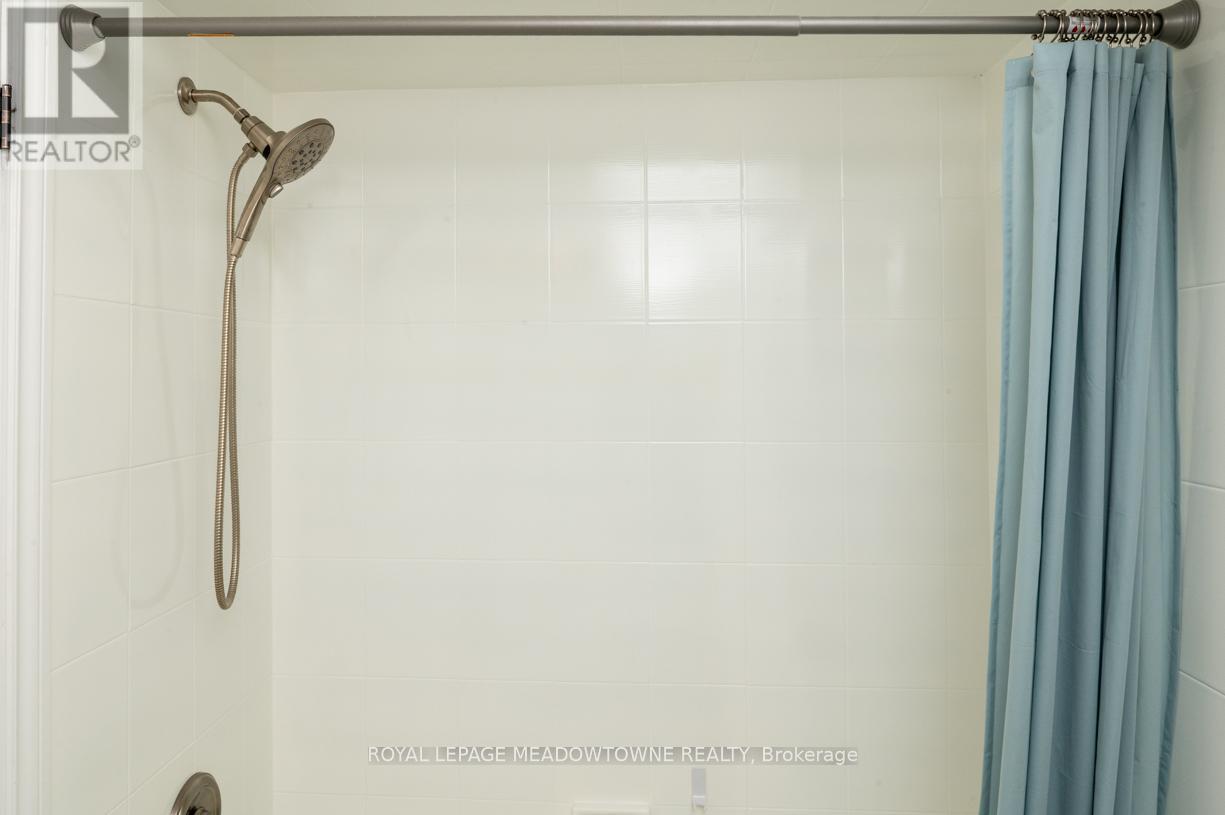 17 Kersdale Avenue, Toronto, Ontario  M6M 1C9 - Photo 9 - W12531114