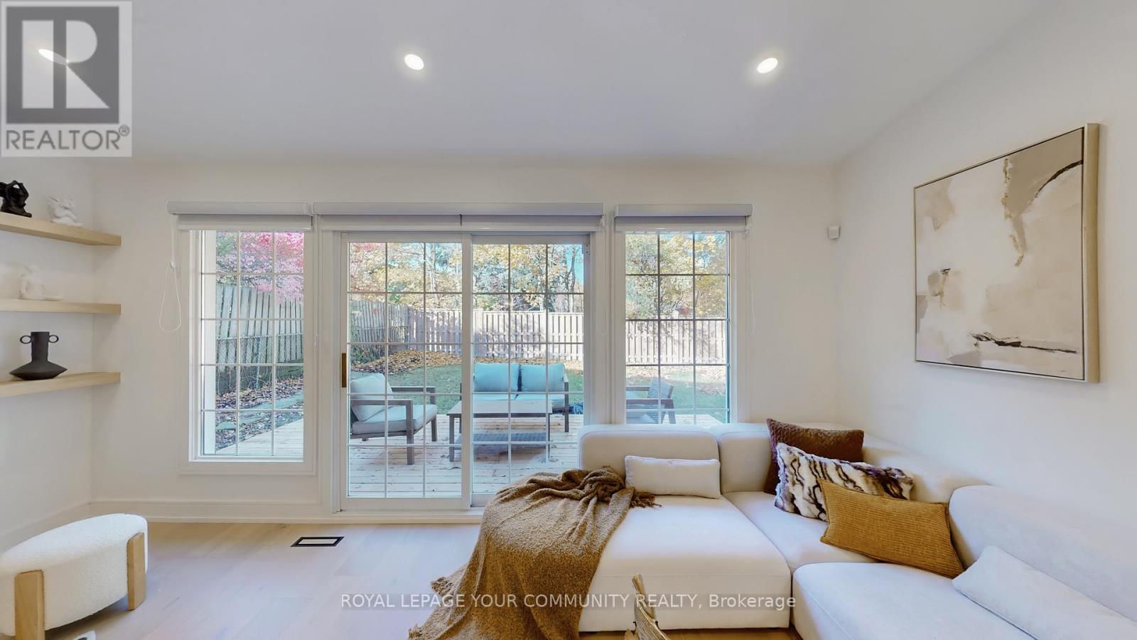 4115 Marigold Crescent, Mississauga, Ontario  L5L 2A4 - Photo 3 - W12531138