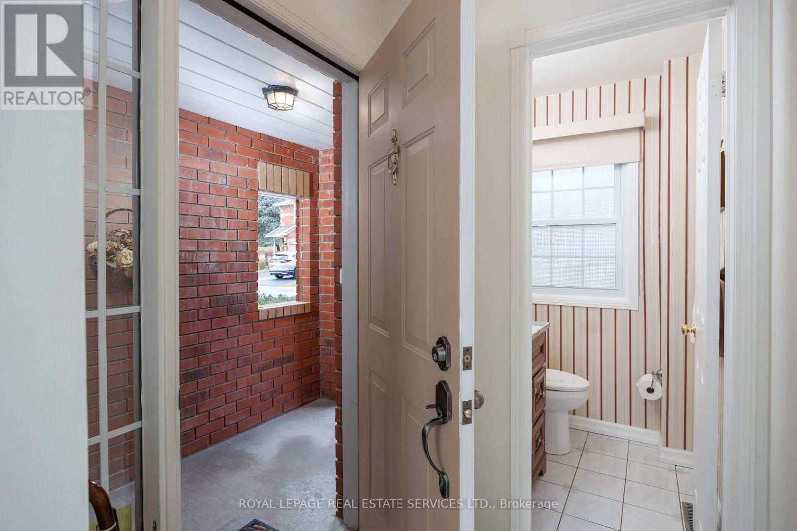 30 - 1415 Hazelton Boulevard, Burlington, Ontario  L7P 4W6 - Photo 5 - W12531154