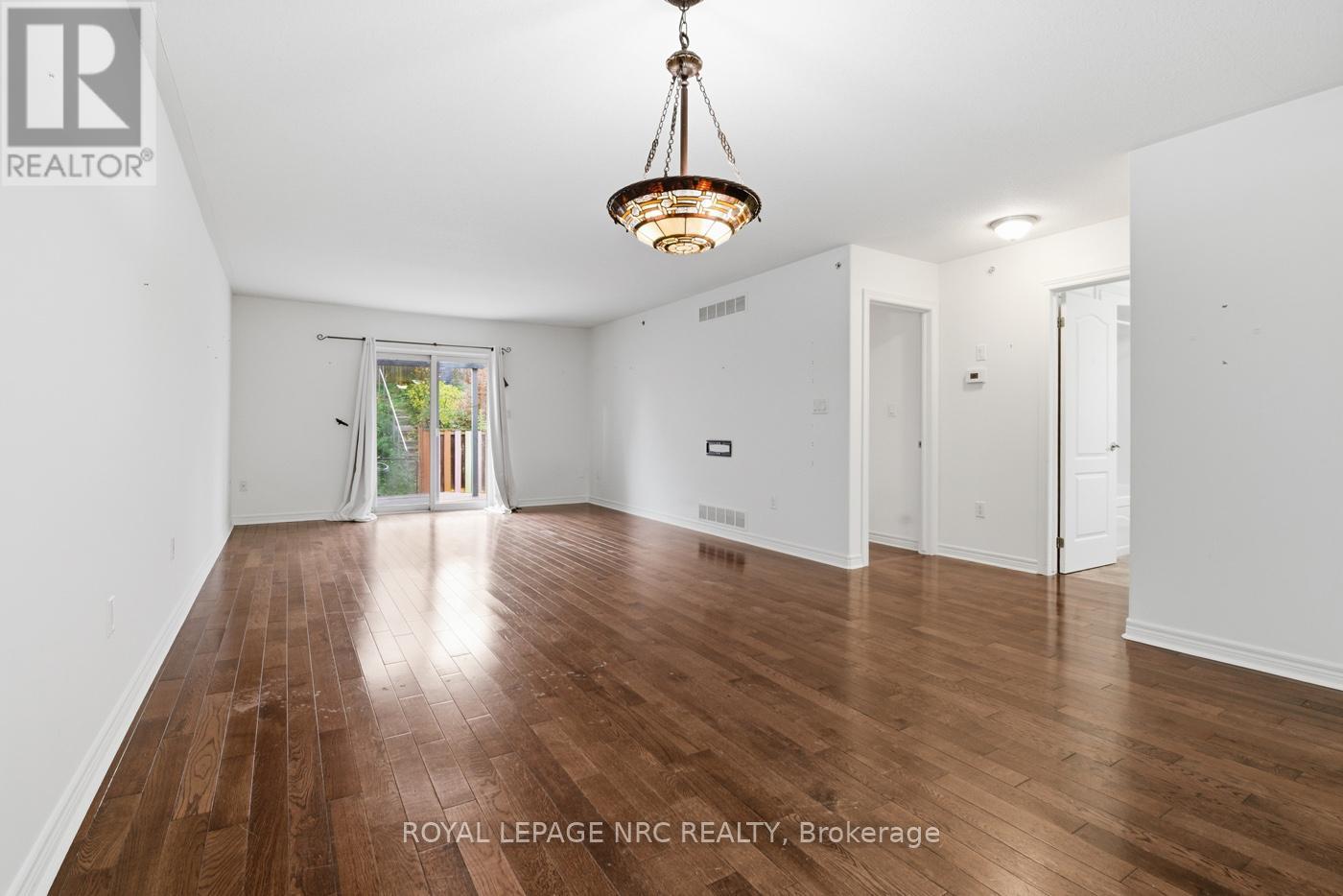 18 Bluegrass Crescent, St. Catharines, Ontario  L2P 0A7 - Photo 10 - X12527160