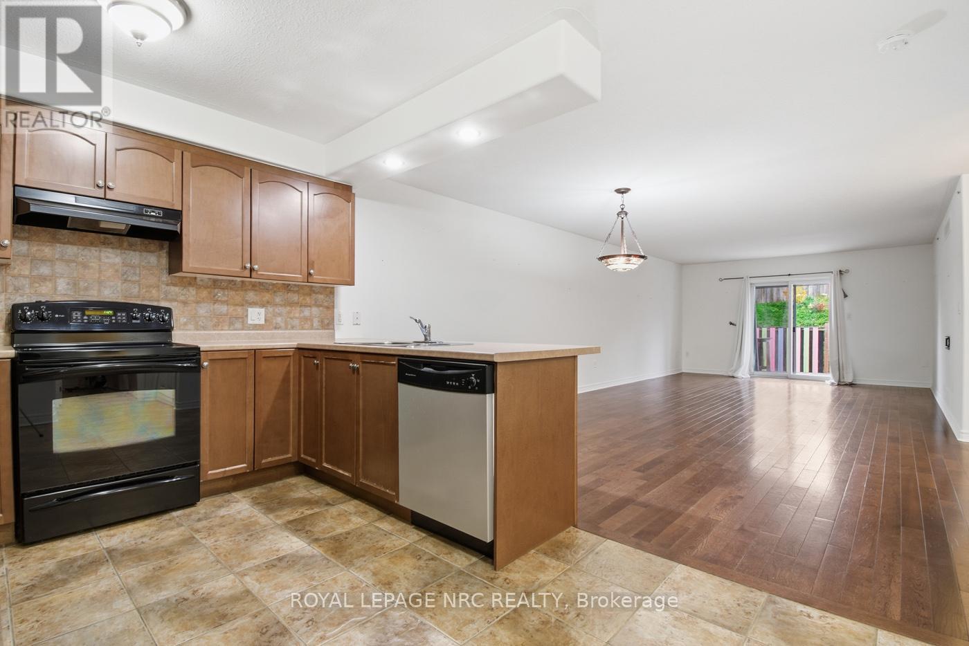 18 Bluegrass Crescent, St. Catharines, Ontario  L2P 0A7 - Photo 14 - X12527160