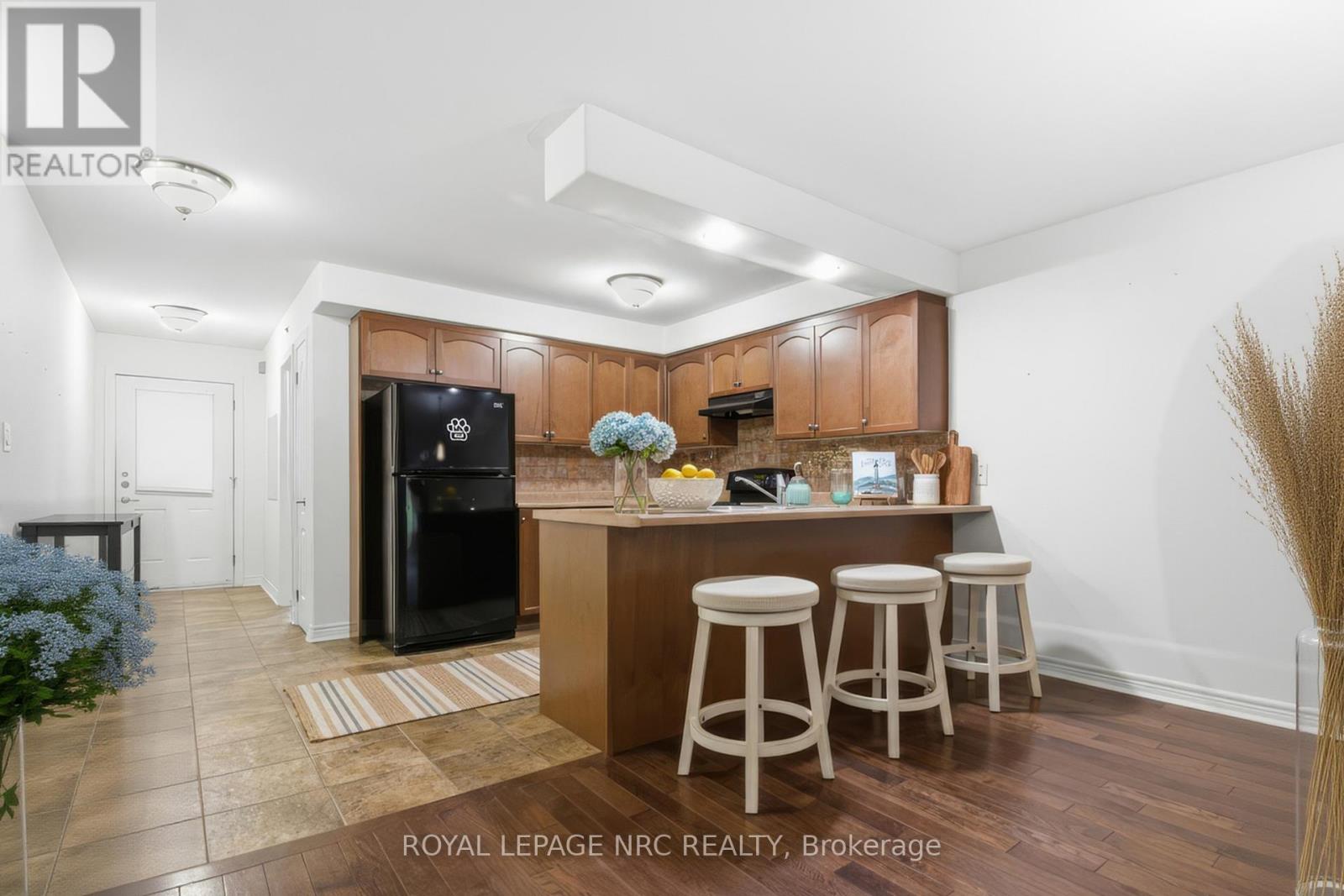 18 Bluegrass Crescent, St. Catharines, Ontario  L2P 0A7 - Photo 3 - X12527160