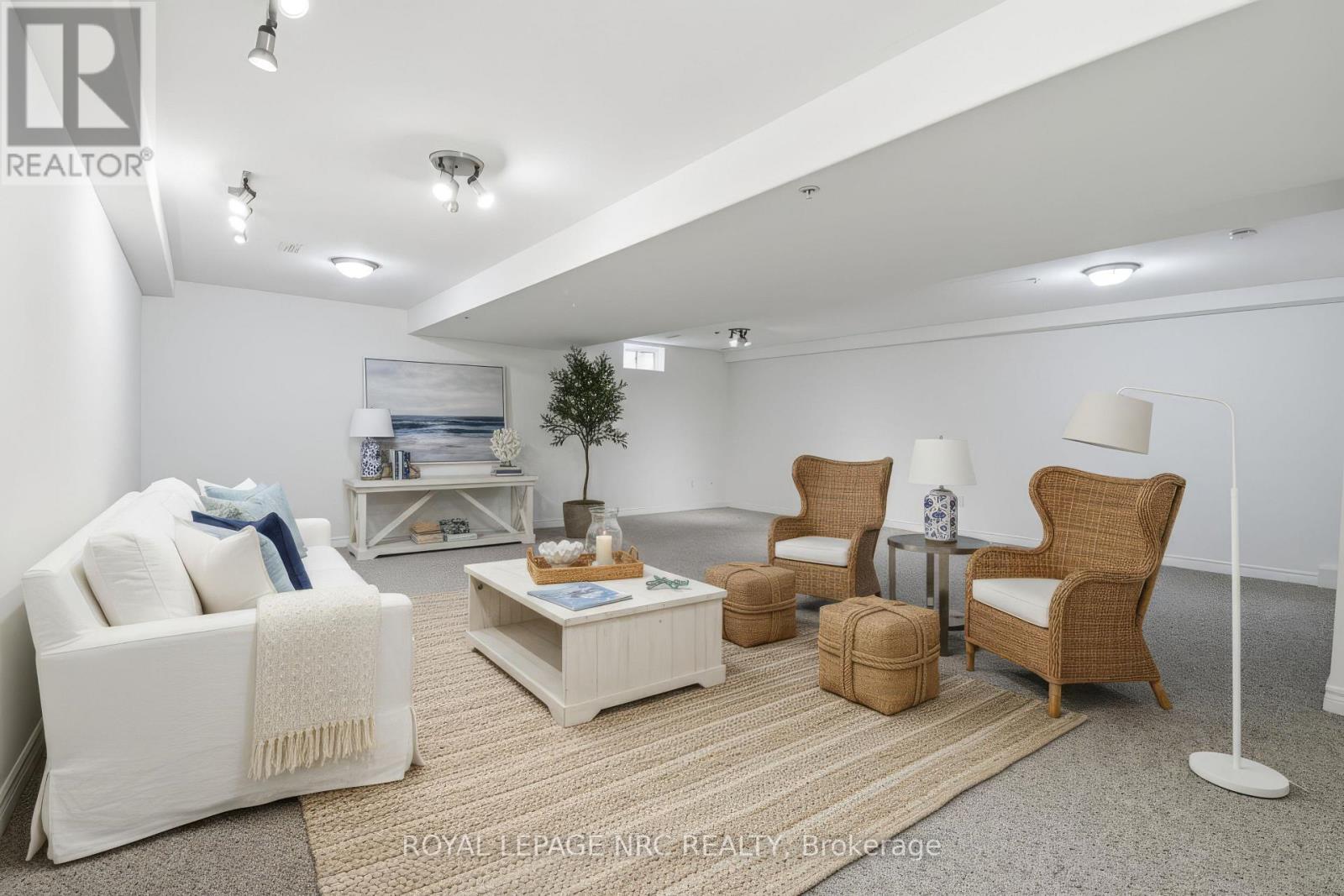 18 Bluegrass Crescent, St. Catharines, Ontario  L2P 0A7 - Photo 5 - X12527160