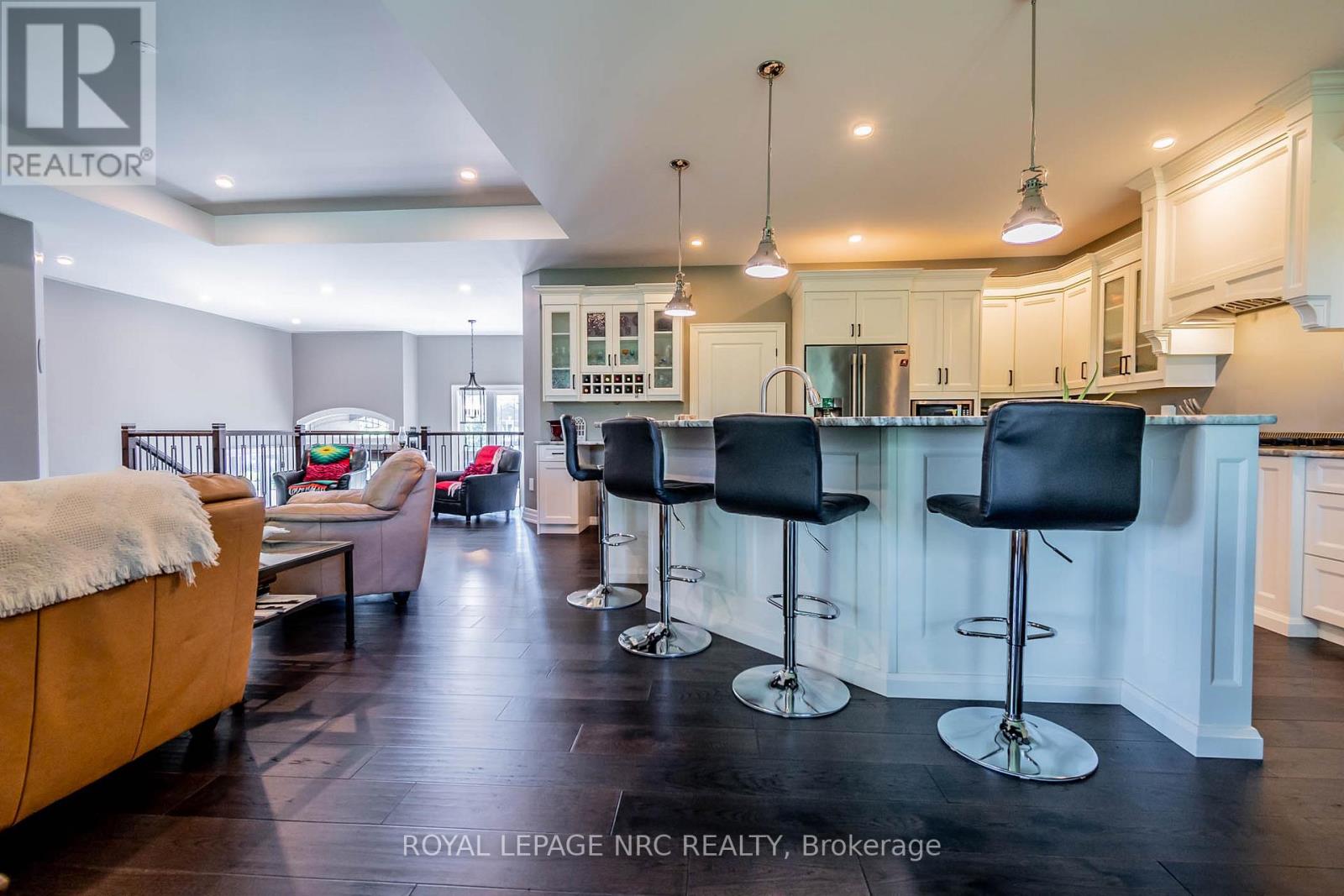 713 Clarence Street, Port Colborne, Ontario  L3K 6B8 - Photo 15 - X12375176