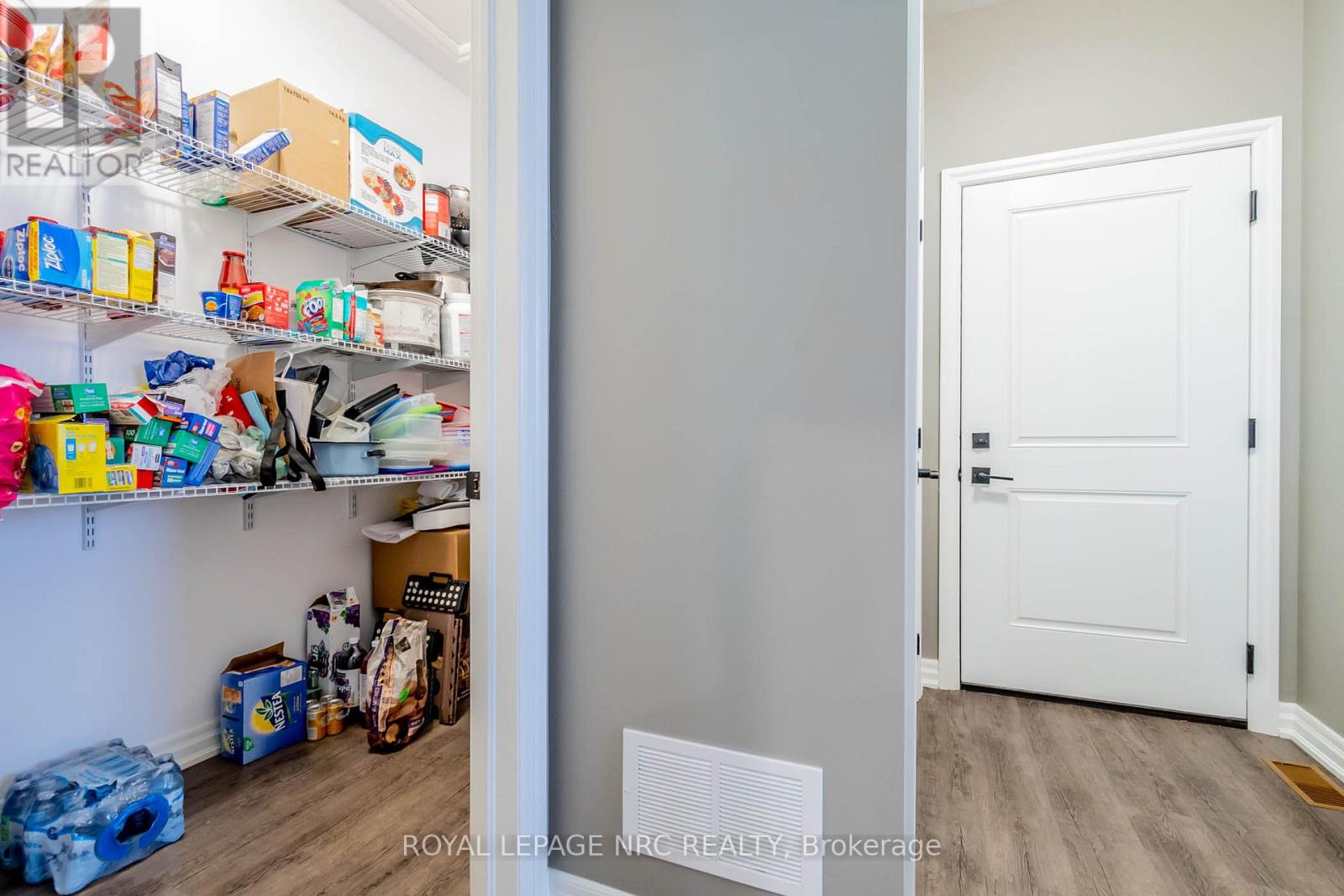 713 Clarence Street, Port Colborne, Ontario  L3K 6B8 - Photo 25 - X12375176