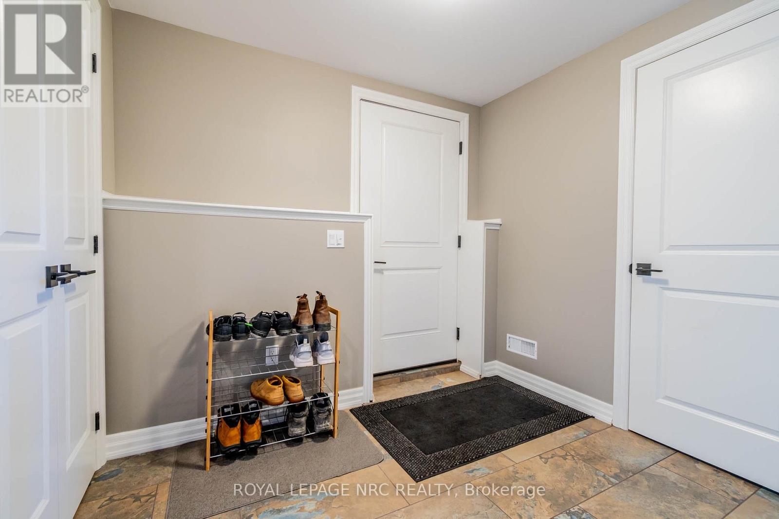 713 Clarence Street, Port Colborne, Ontario  L3K 6B8 - Photo 38 - X12375176