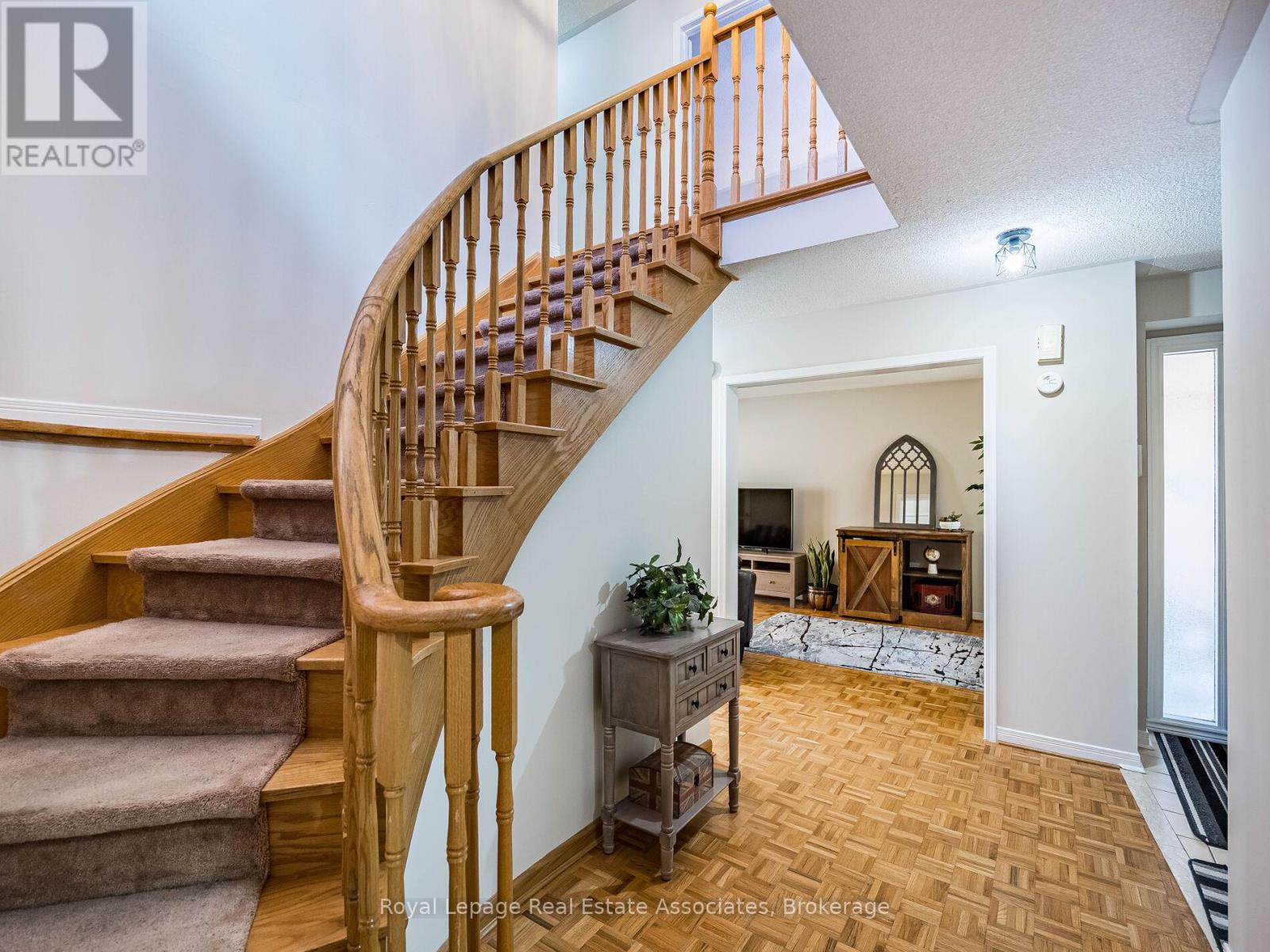 6033 Duford Drive, Mississauga, Ontario  L5V 1A8 - Photo 11 - W12529798