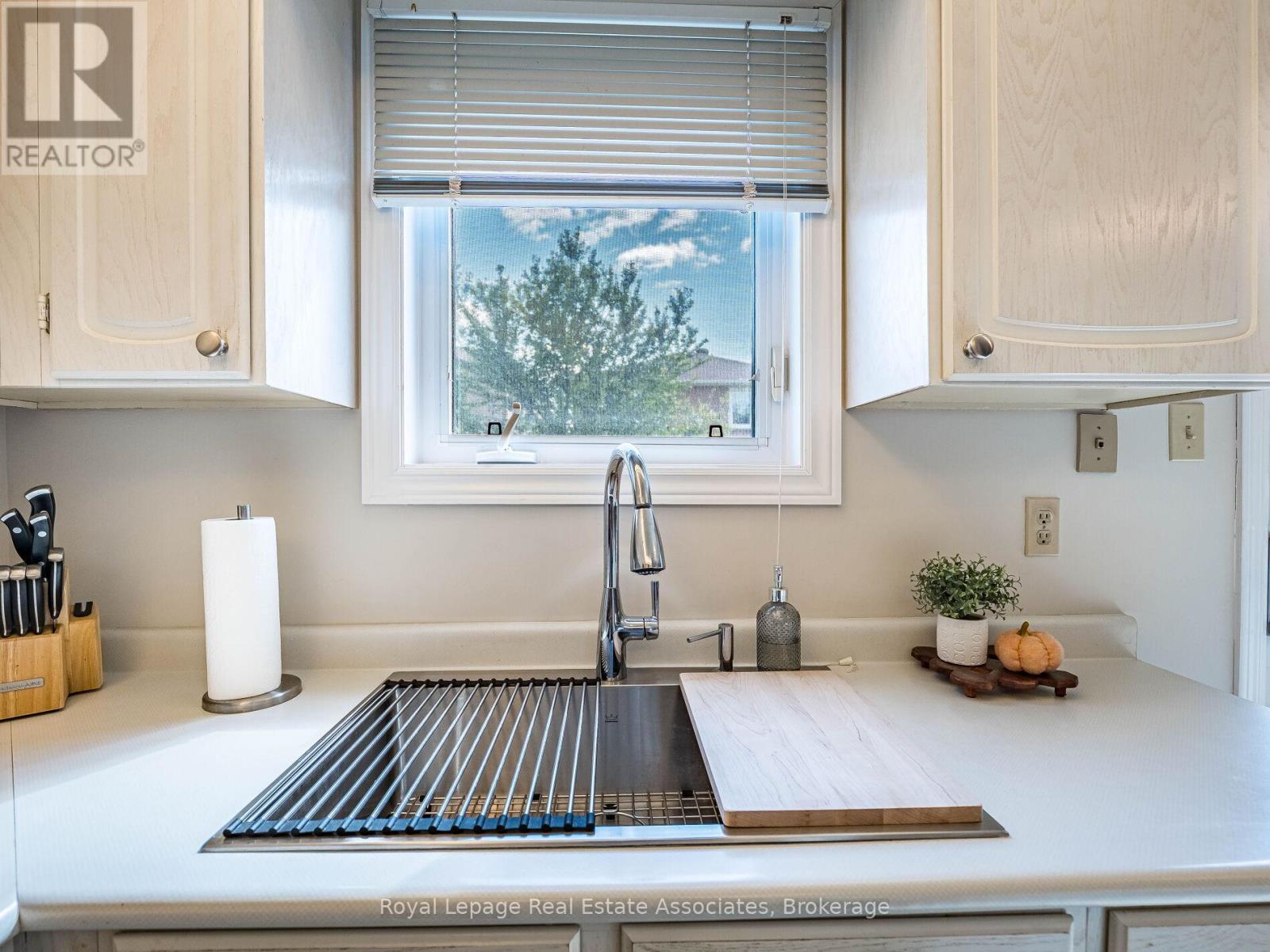 6033 Duford Drive, Mississauga, Ontario  L5V 1A8 - Photo 9 - W12529798