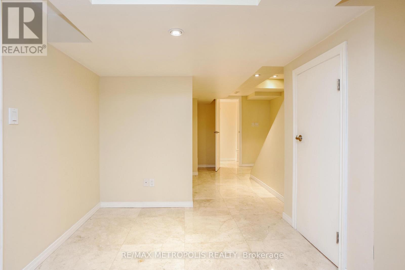 59 - 2 Royalwood Court, Hamilton, Ontario  L8E 4Z1 - Photo 12 - X12531148