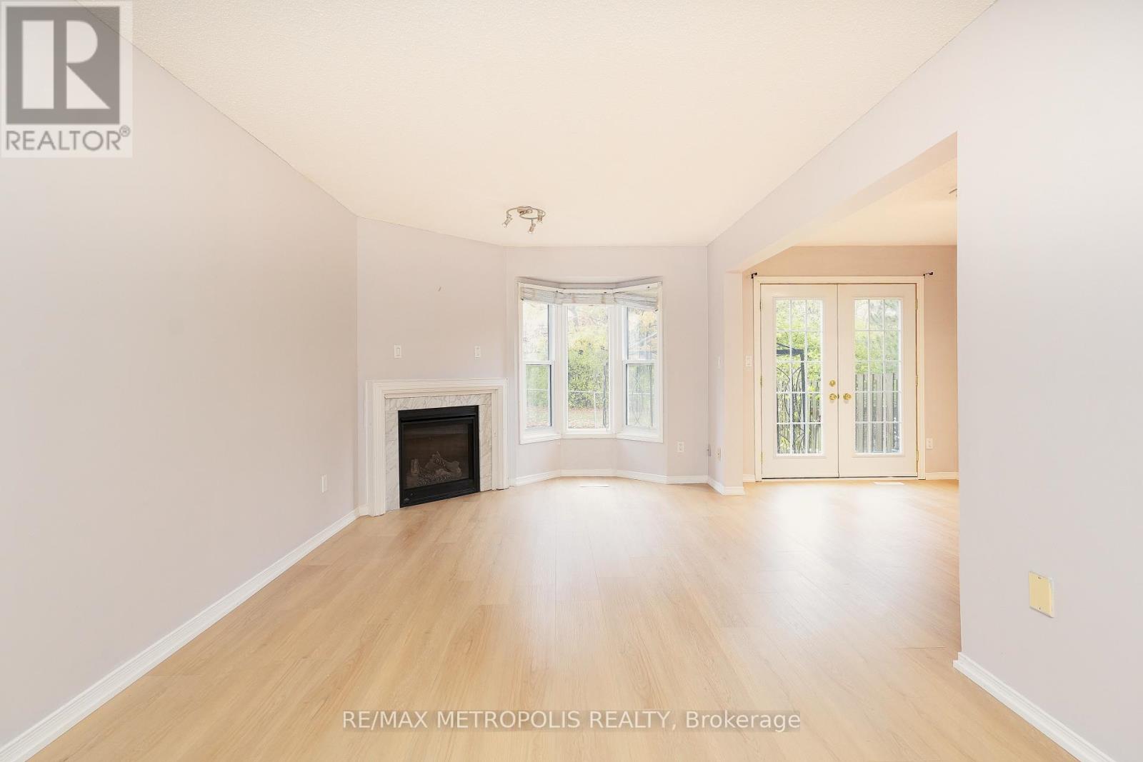 59 - 2 Royalwood Court, Hamilton, Ontario  L8E 4Z1 - Photo 4 - X12531148