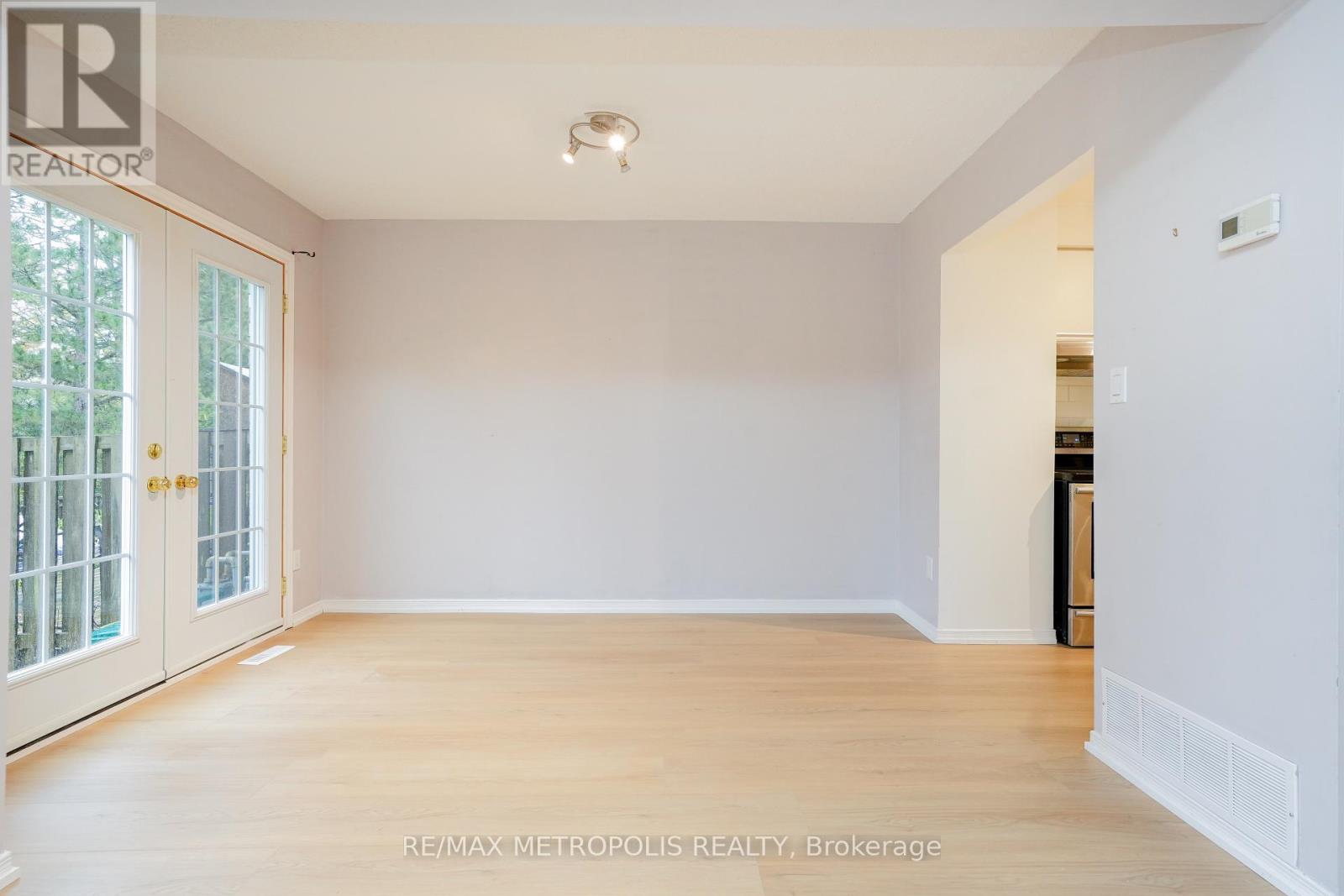 59 - 2 Royalwood Court, Hamilton, Ontario  L8E 4Z1 - Photo 5 - X12531148