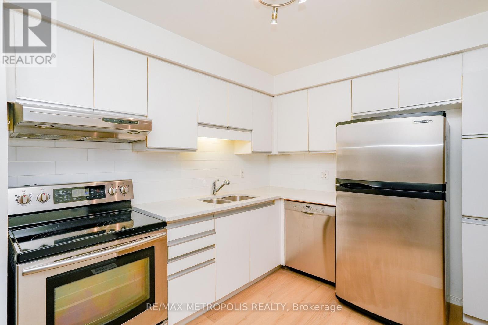 59 - 2 Royalwood Court, Hamilton, Ontario  L8E 4Z1 - Photo 6 - X12531148