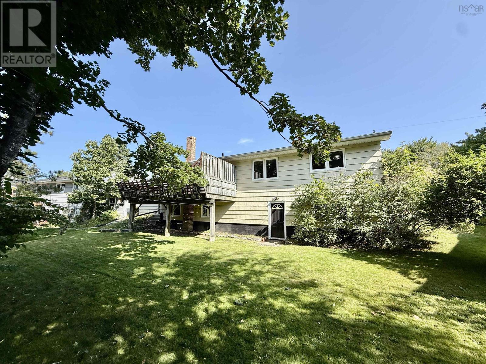 Property at 2 Laurentian Drive image 4