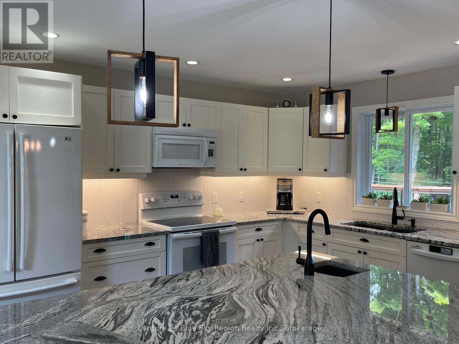 176 Ski Hill Road, Nipissing, Ontario P0H 1Z0 - Photo 3 - X12376734