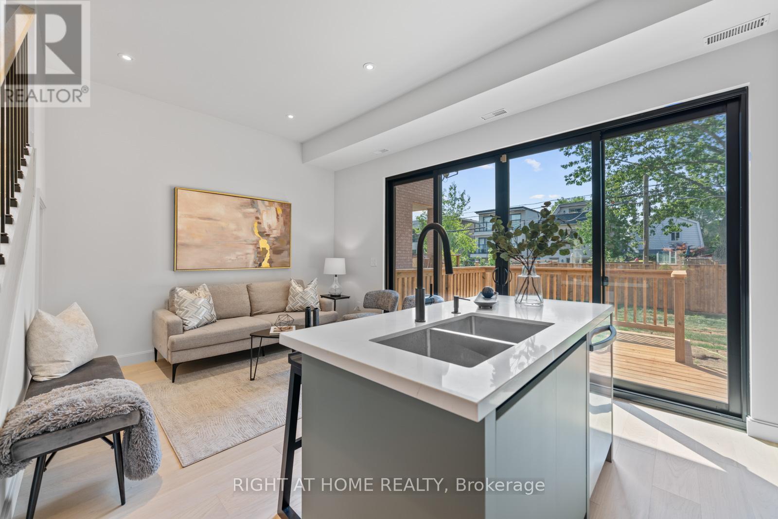 85 Holborne Avenue, Toronto, Ontario  M4C 2R3 - Photo 16 - E12531212