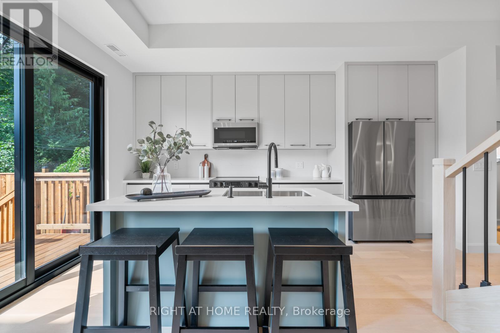 85 Holborne Avenue, Toronto, Ontario  M4C 2R3 - Photo 17 - E12531212