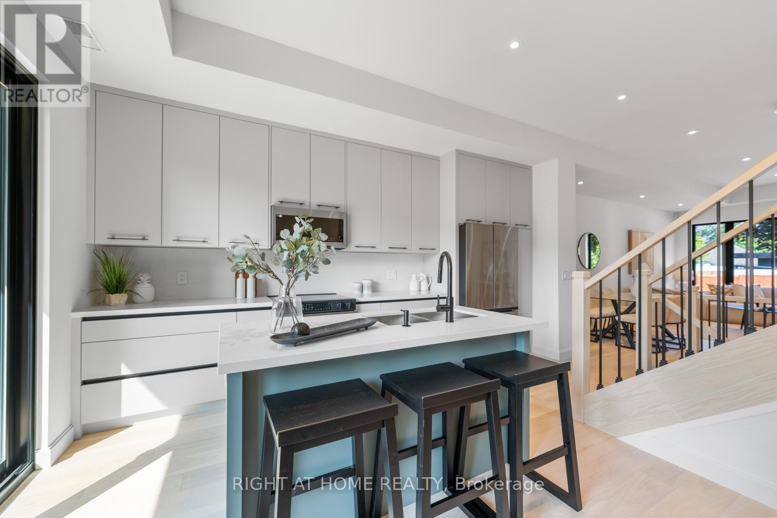 85 Holborne Avenue, Toronto, Ontario  M4C 2R3 - Photo 18 - E12531212