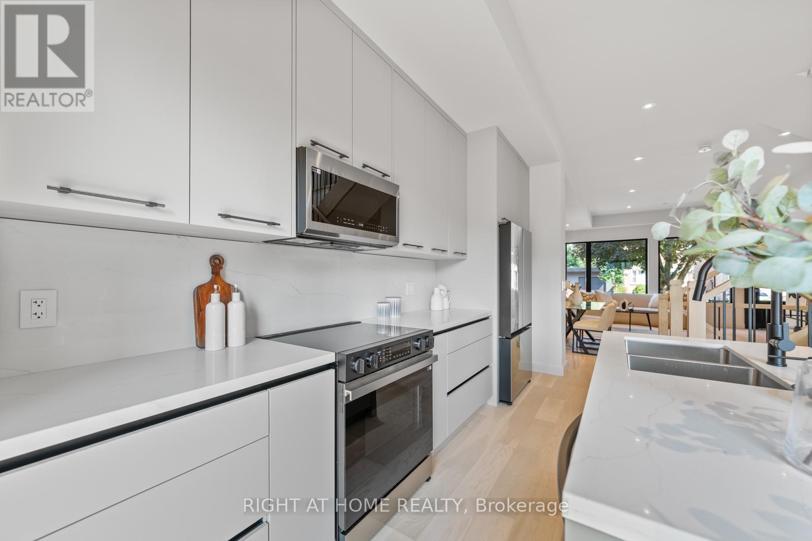 85 Holborne Avenue, Toronto, Ontario  M4C 2R3 - Photo 19 - E12531212