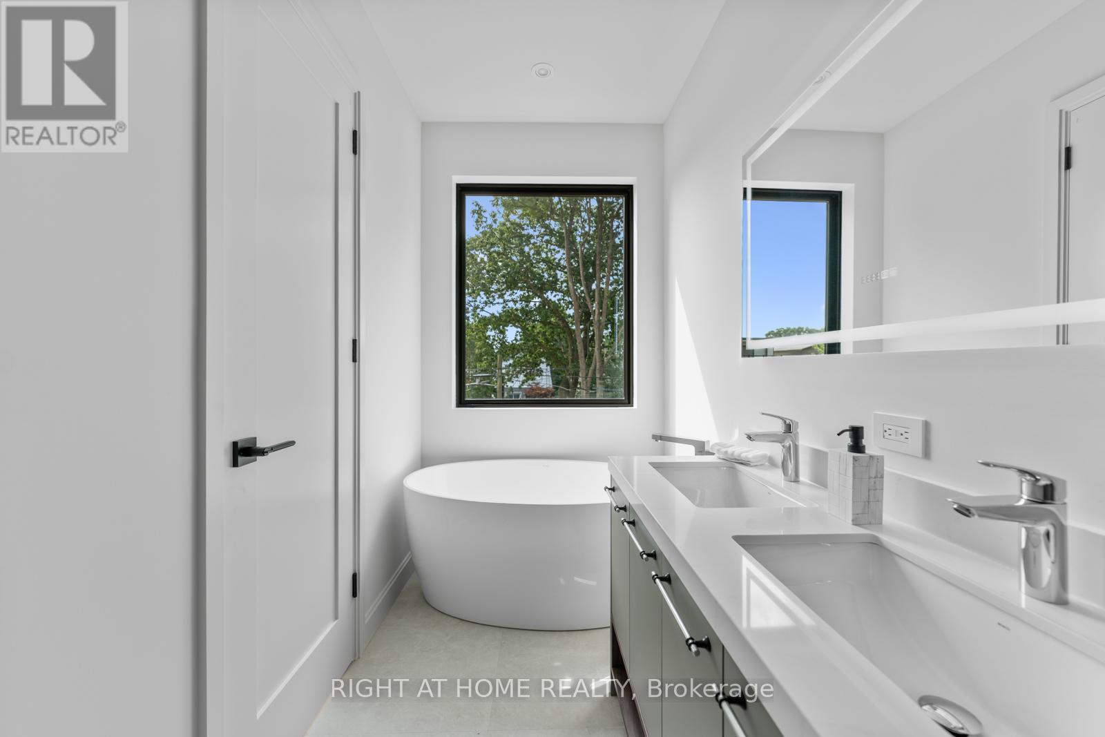 85 Holborne Avenue, Toronto, Ontario  M4C 2R3 - Photo 32 - E12531212