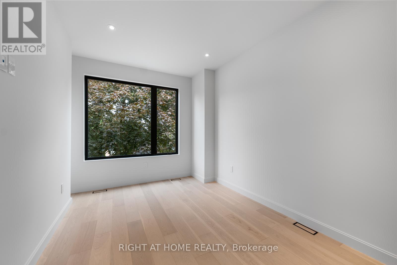 85 Holborne Avenue, Toronto, Ontario  M4C 2R3 - Photo 33 - E12531212