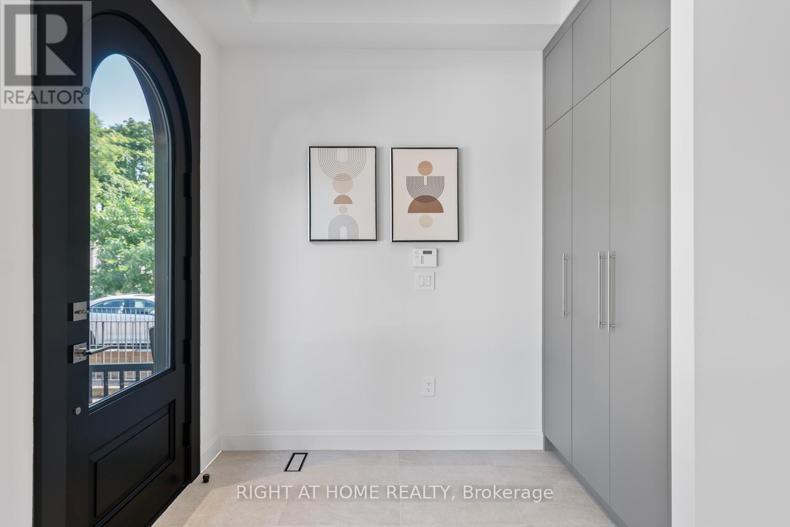 85 Holborne Avenue, Toronto, Ontario  M4C 2R3 - Photo 4 - E12531212