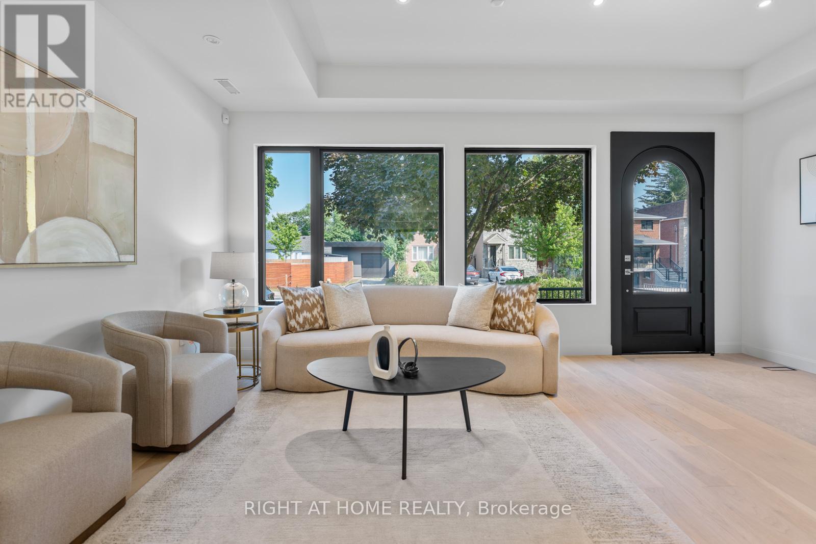 85 Holborne Avenue, Toronto, Ontario  M4C 2R3 - Photo 6 - E12531212