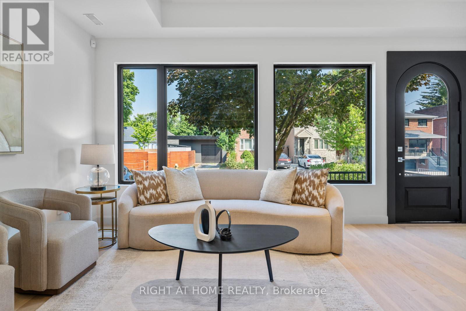 85 Holborne Avenue, Toronto, Ontario  M4C 2R3 - Photo 7 - E12531212