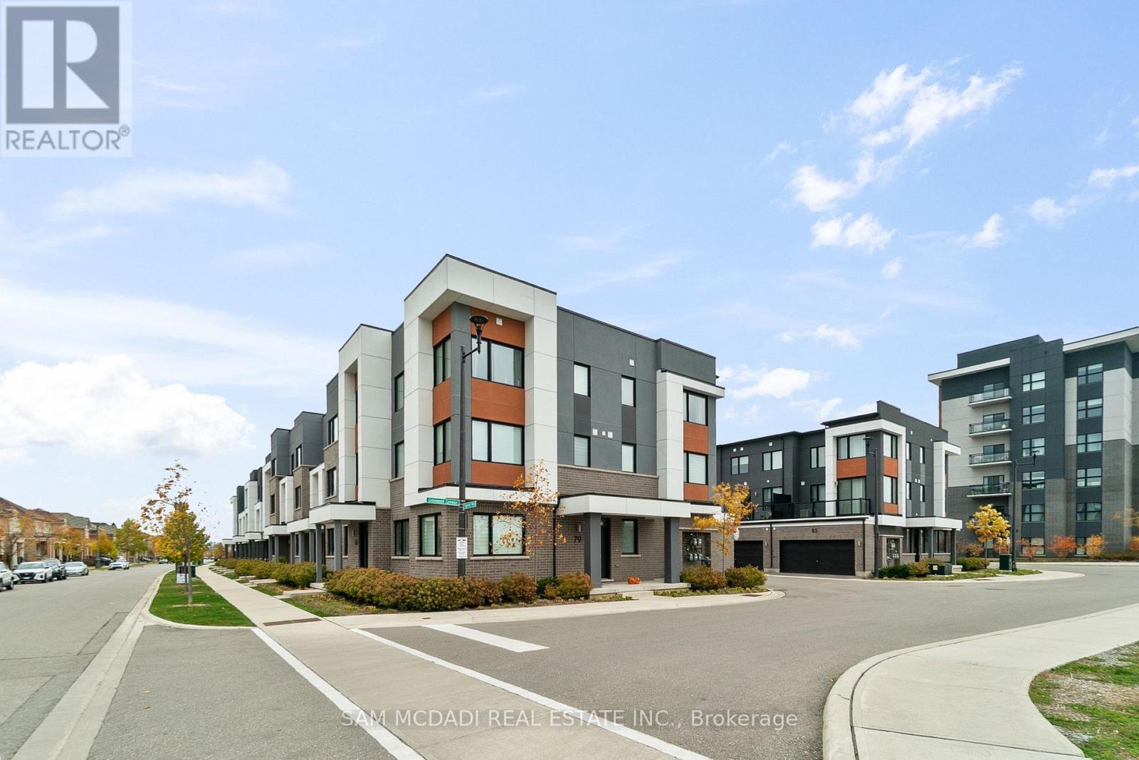 70 HUGUENOT ROAD, Oakville, Ontario