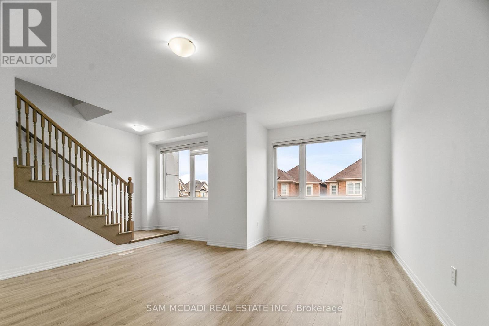 70 Huguenot Road, Oakville, Ontario  L6H 0X4 - Photo 21 - W12497882