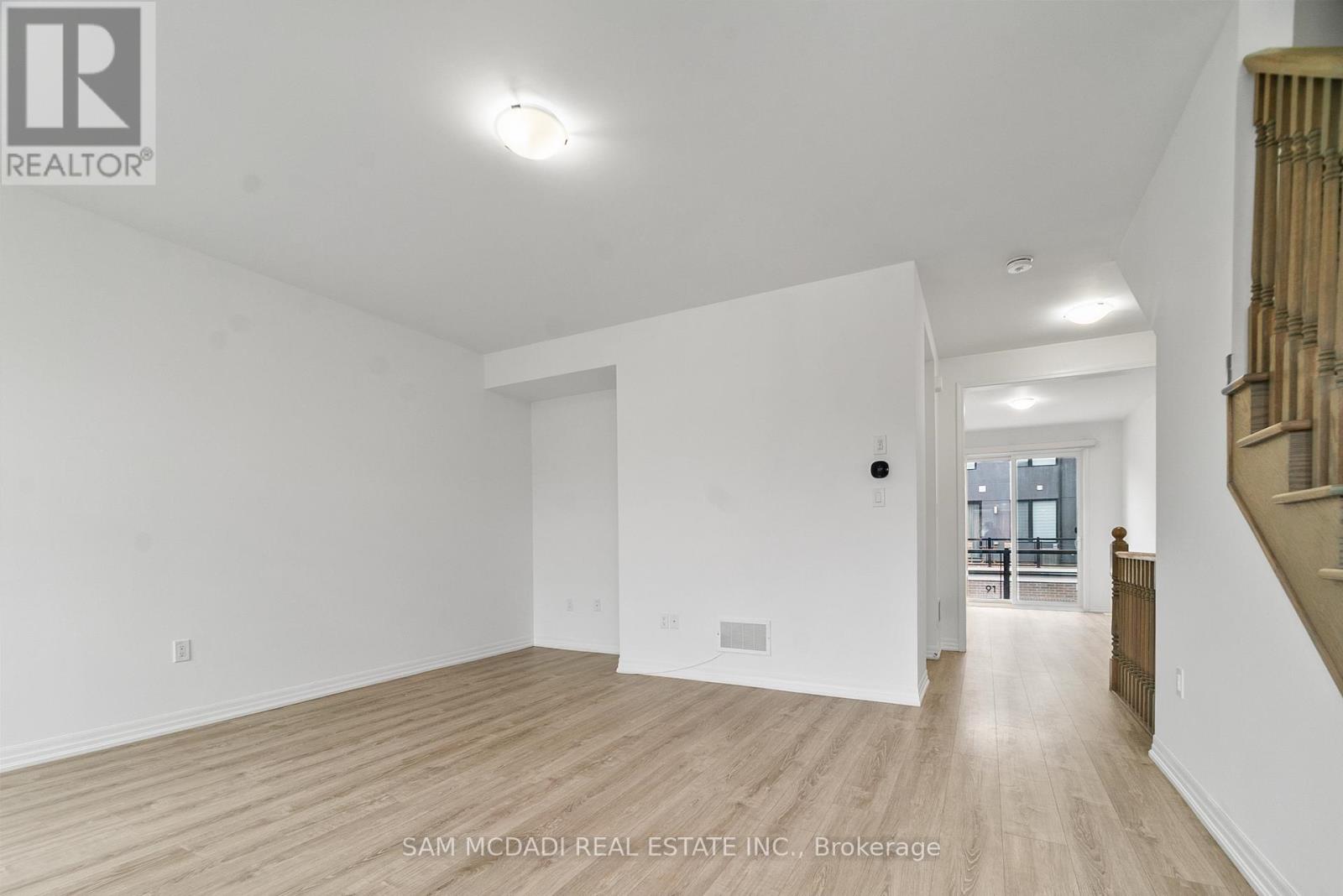 70 Huguenot Road, Oakville, Ontario  L6H 0X4 - Photo 22 - W12497882