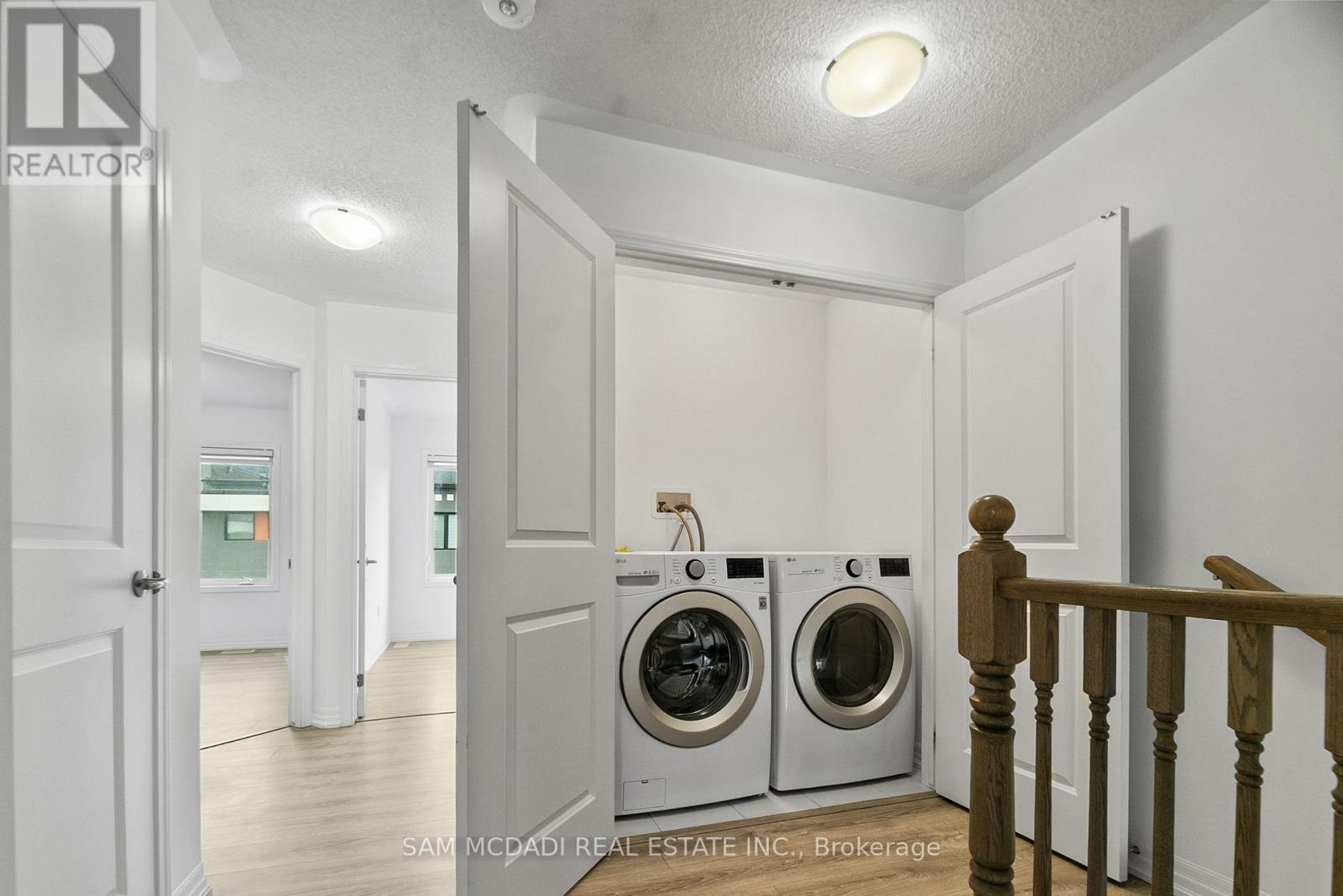 70 Huguenot Road, Oakville, Ontario  L6H 0X4 - Photo 18 - W12497882