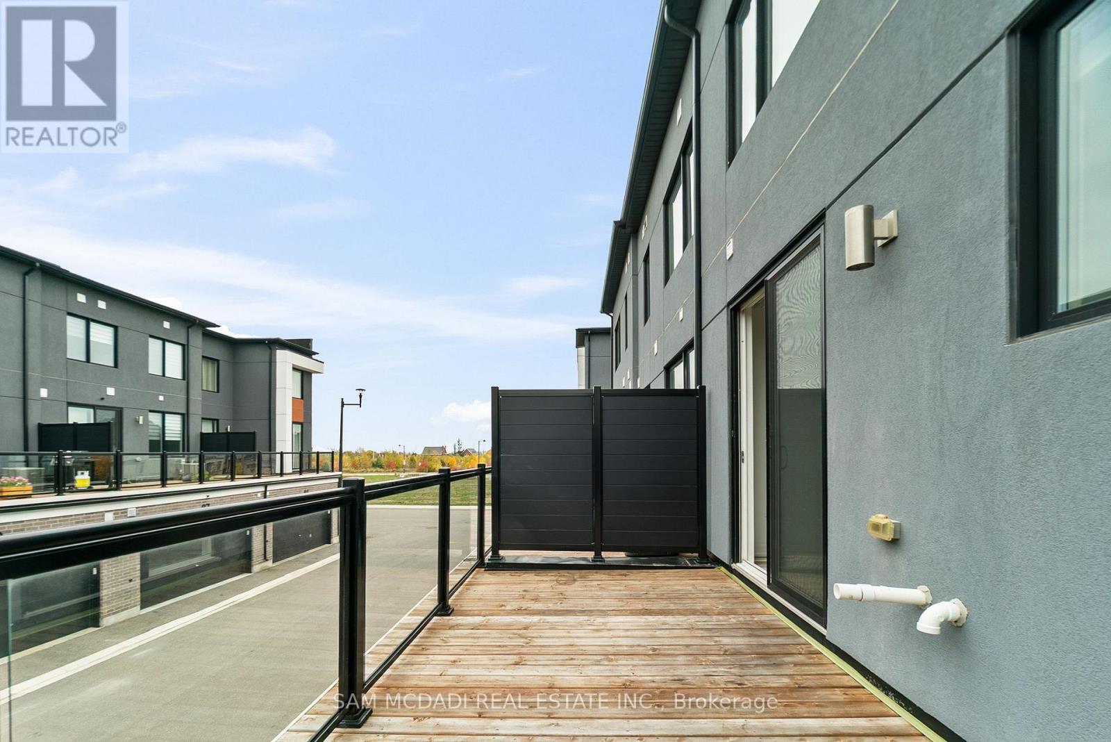 70 Huguenot Road, Oakville, Ontario  L6H 0X4 - Photo 24 - W12497882