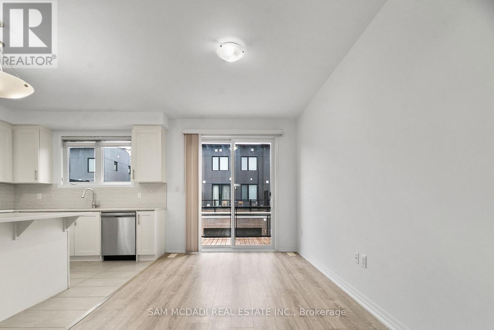 70 Huguenot Road, Oakville, Ontario  L6H 0X4 - Photo 32 - W12497882