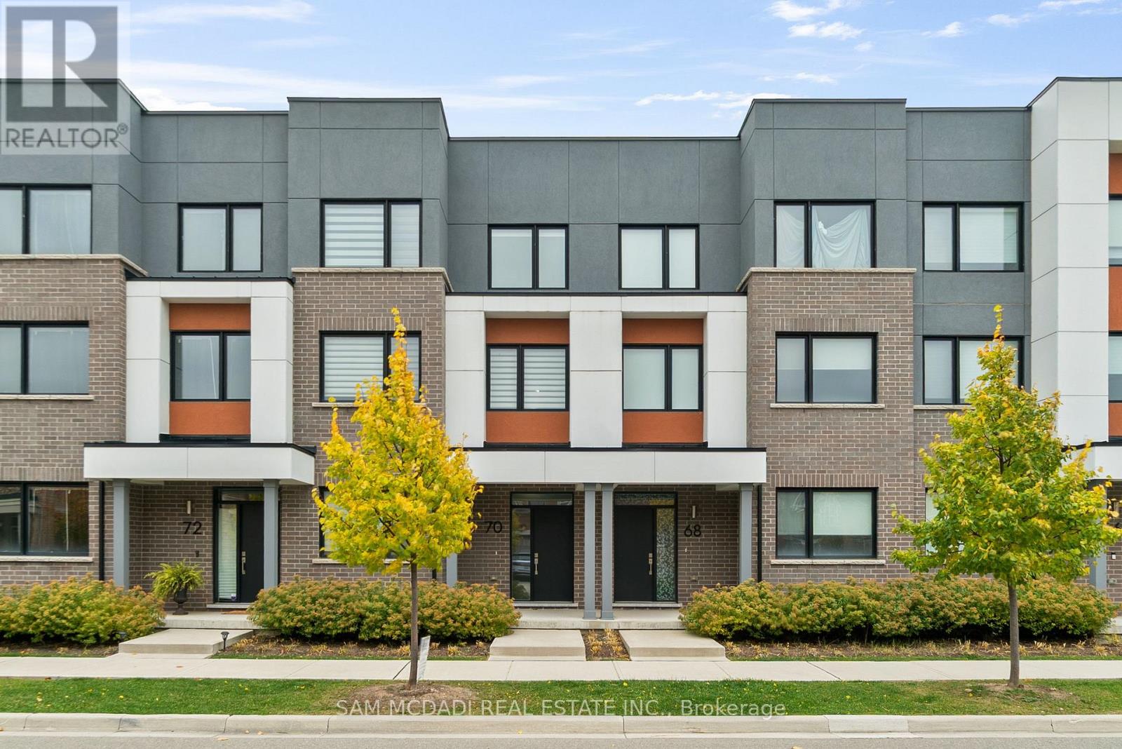 70 Huguenot Road, Oakville, Ontario  L6H 0X4 - Photo 3 - W12497882